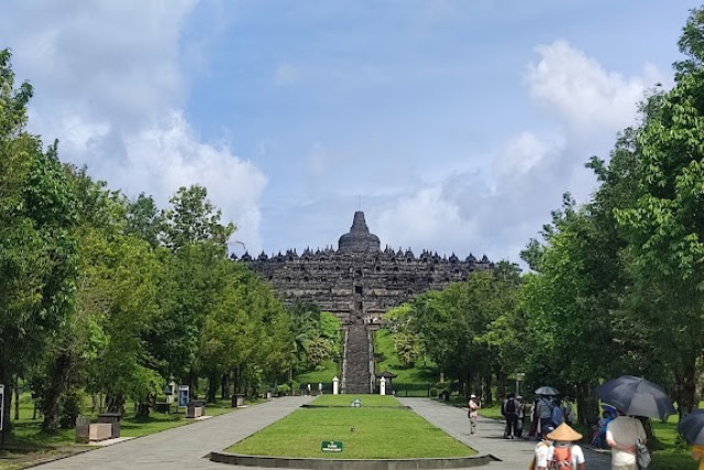 Borobudur Sunrise Tour at Punthuk Setumbu Hill